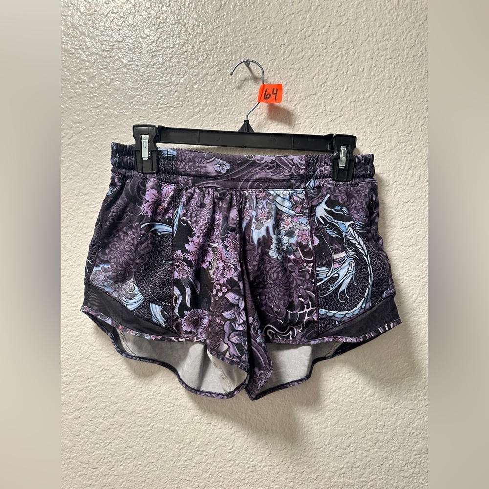 Lululemon hotty hot shorts size 6. A64